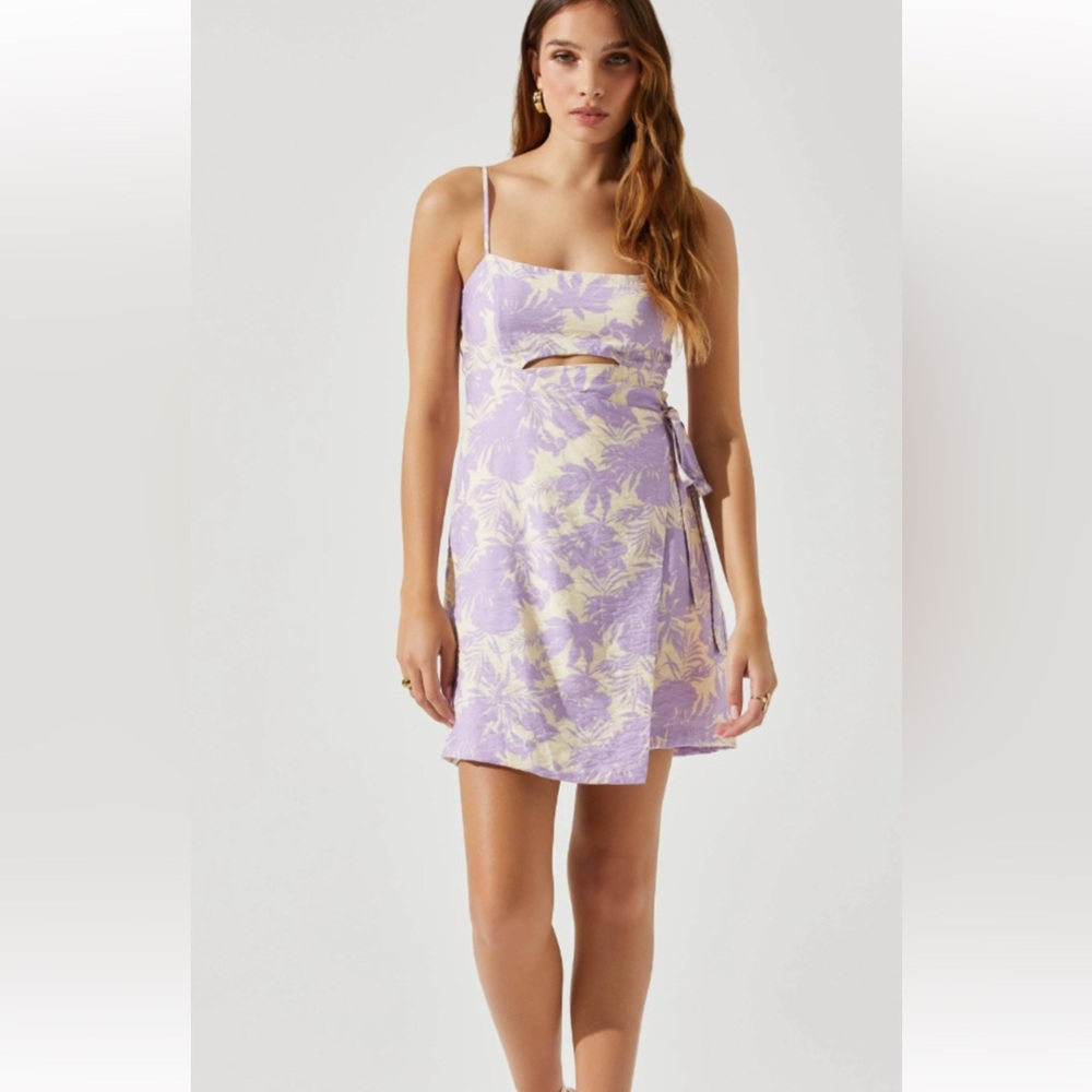 Astr The Label Floral Keyhole Wrap Dress purple cream Floral mini medium